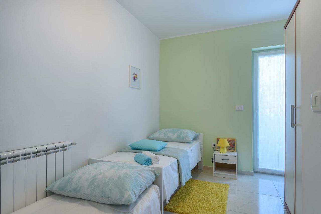 Apartment Perusko Pula Luaran gambar