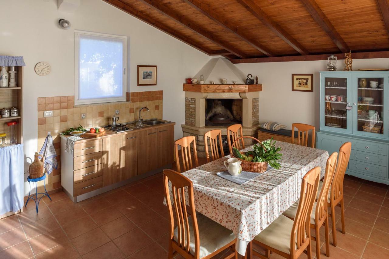 Apartment Perusko Pula Luaran gambar