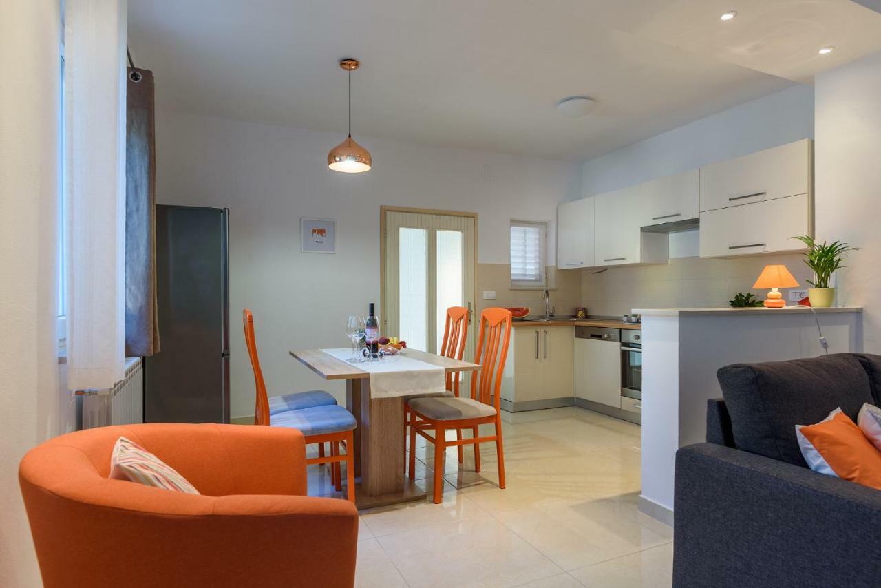 Apartment Perusko Pula Luaran gambar