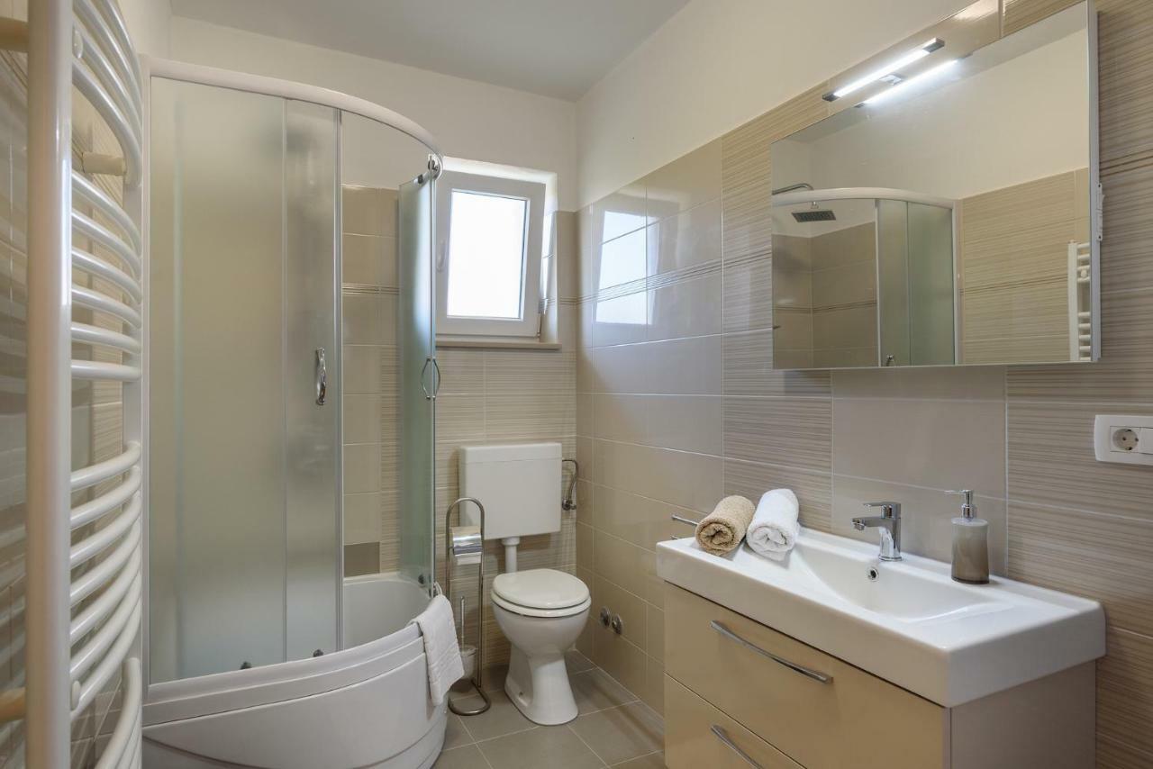 Apartment Perusko Pula Luaran gambar