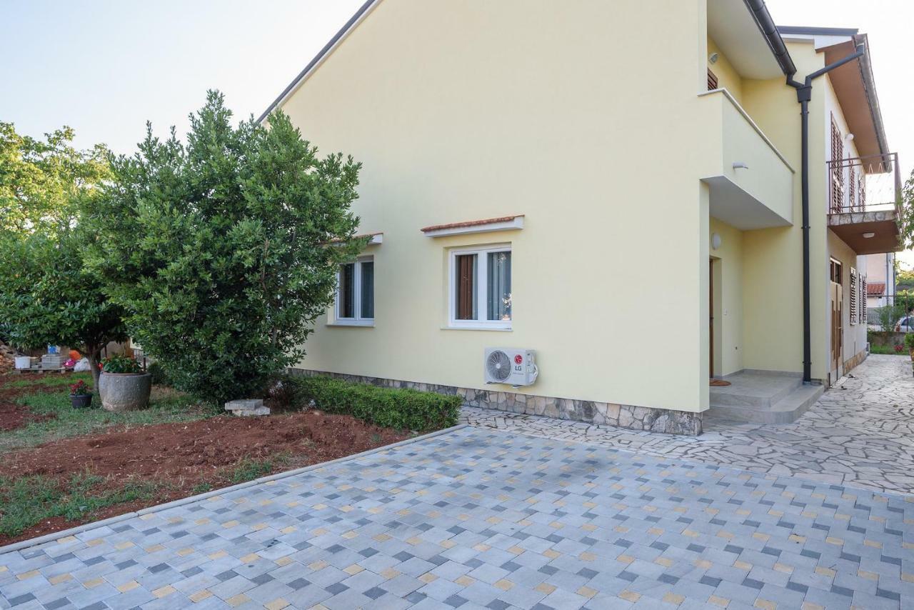Apartment Perusko Pula Luaran gambar