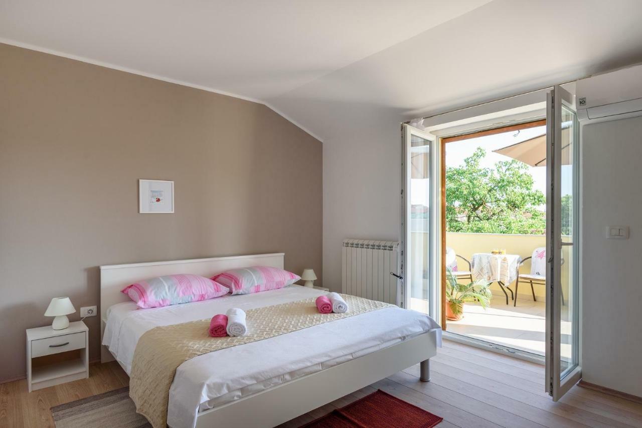 Apartment Perusko Pula Luaran gambar